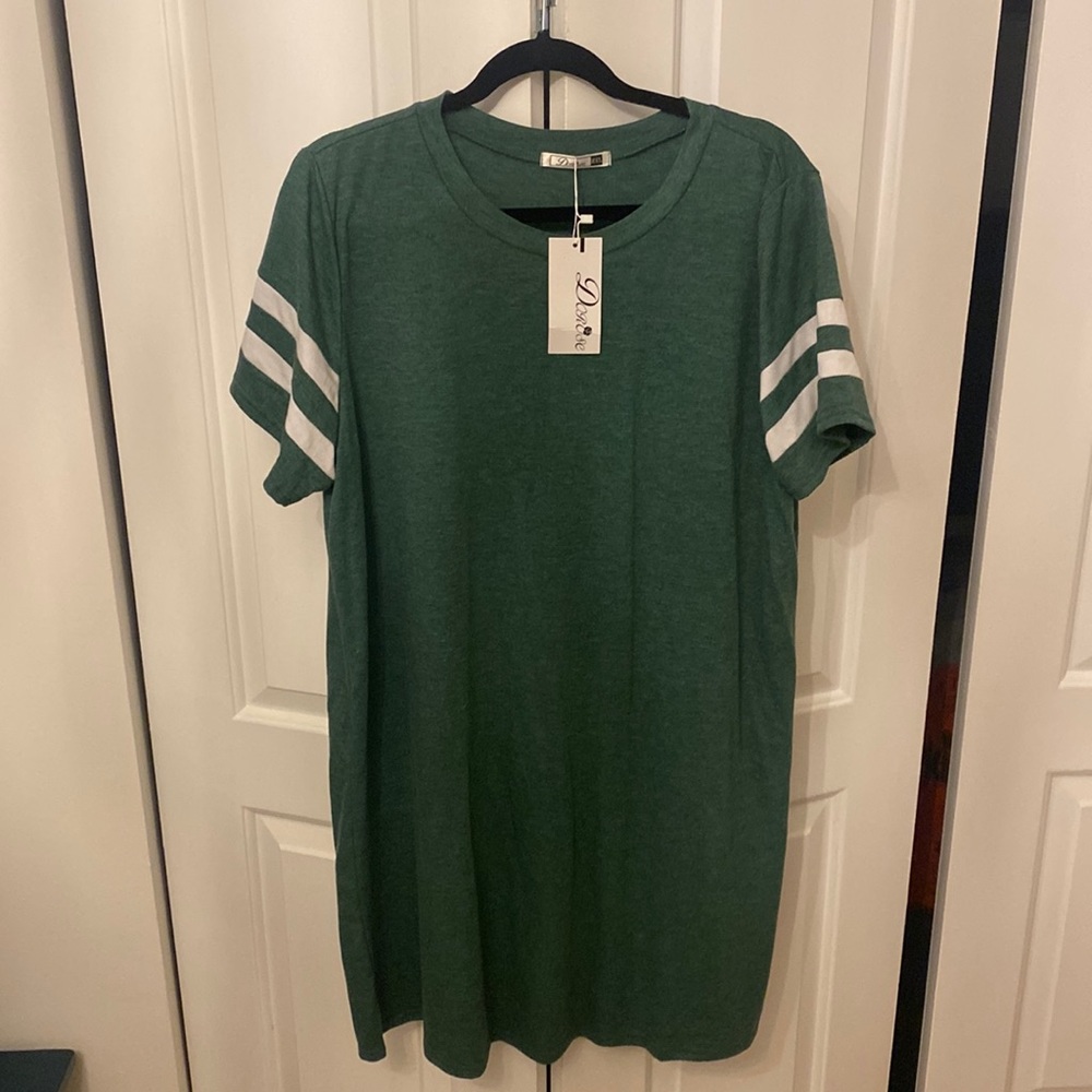 Green short sleeve t-shirt dress